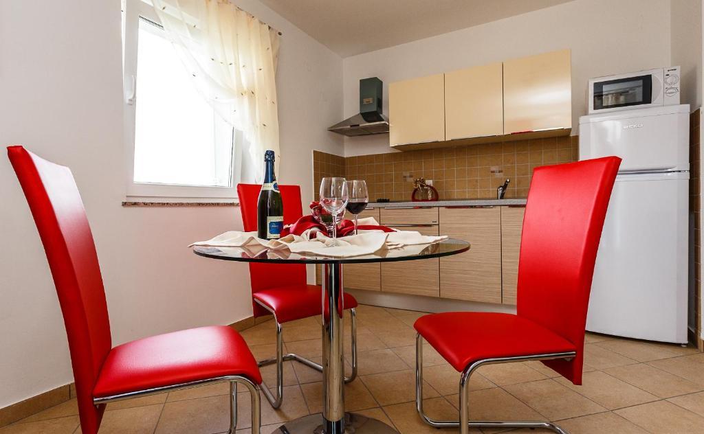 Apartments Mare & Mons Deluxe Malinska Oda fotoğraf