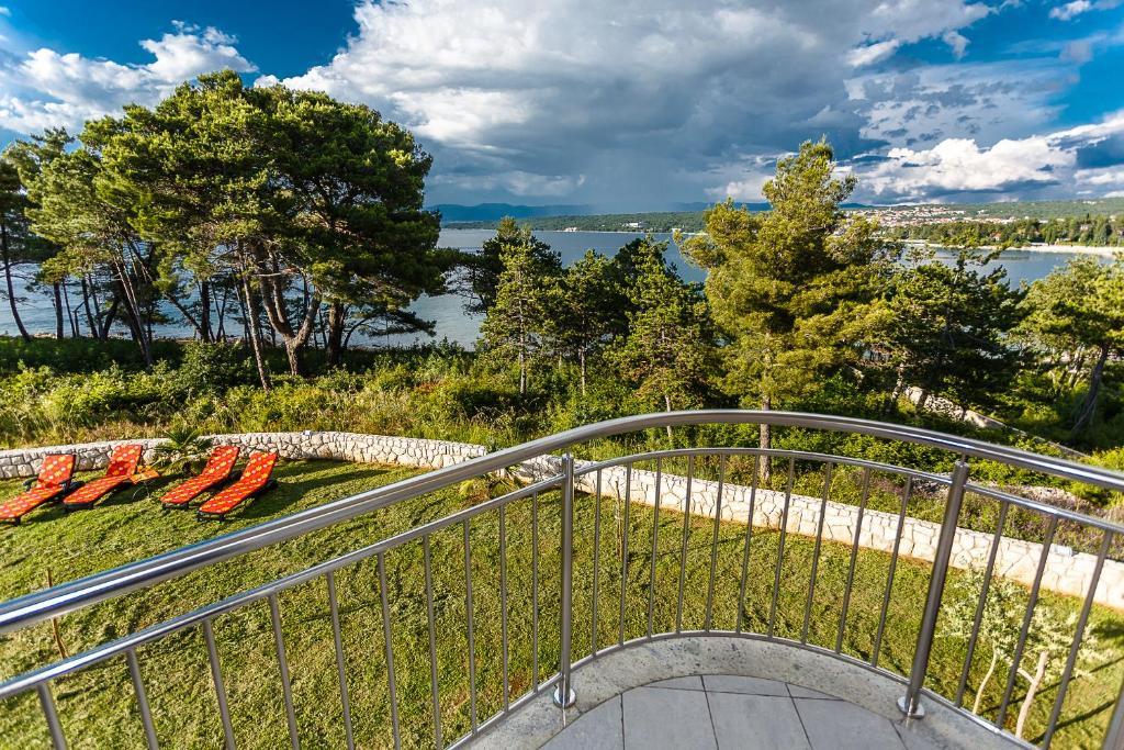 Apartments Mare & Mons Deluxe Malinska Oda fotoğraf