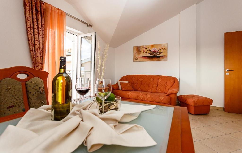 Apartments Mare & Mons Deluxe Malinska Oda fotoğraf