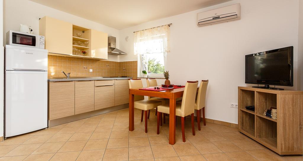 Apartments Mare & Mons Deluxe Malinska Dış mekan fotoğraf