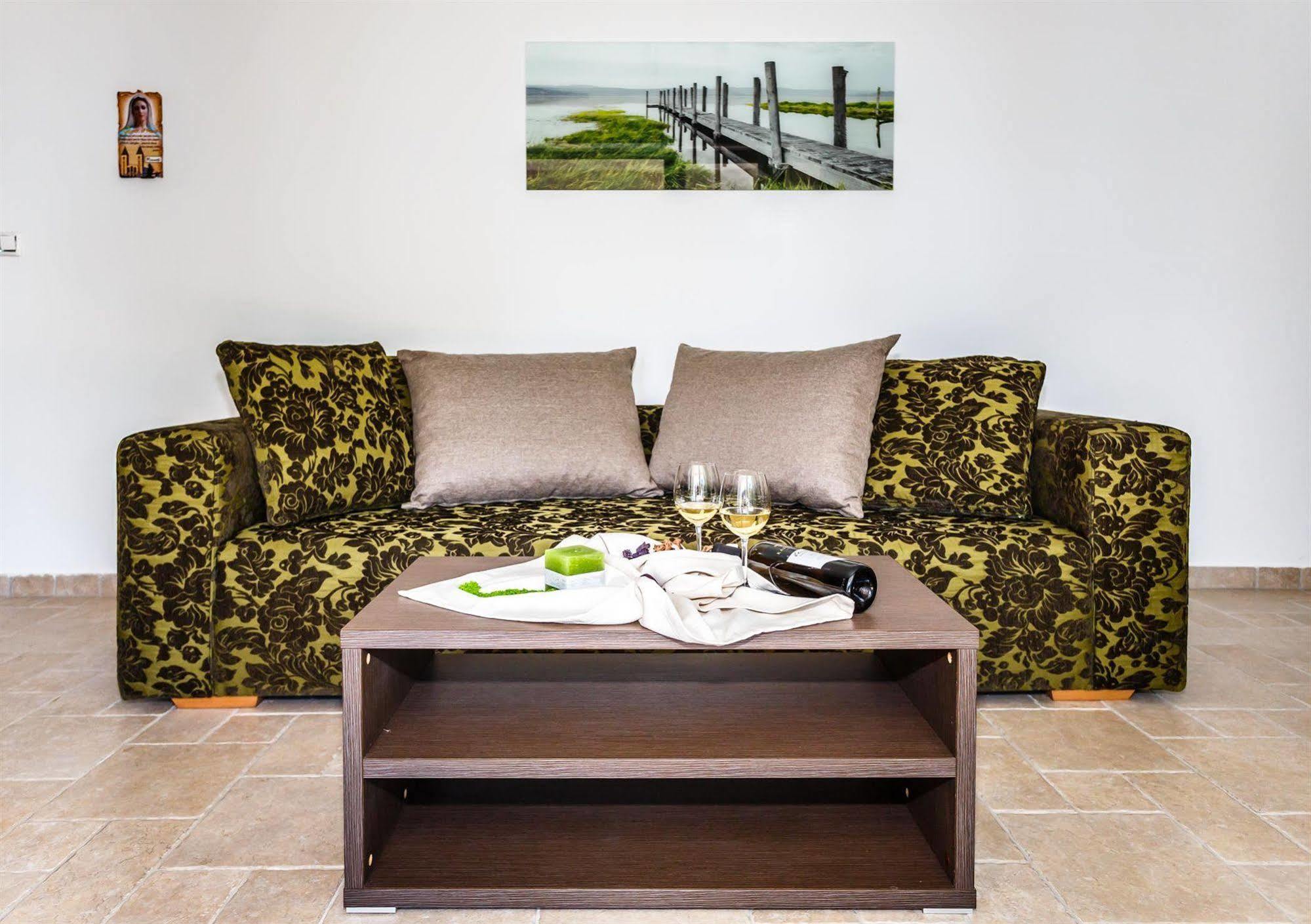 Apartments Mare & Mons Deluxe Malinska Dış mekan fotoğraf