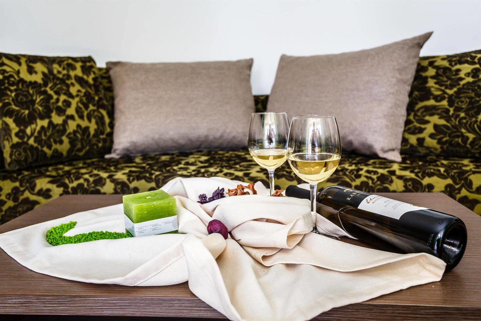 Apartments Mare & Mons Deluxe Malinska Dış mekan fotoğraf