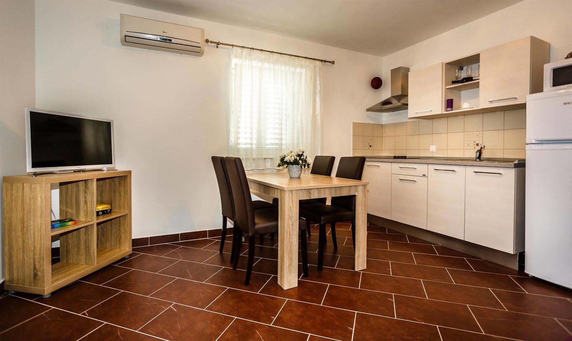 Apartments Mare & Mons Deluxe Malinska Dış mekan fotoğraf